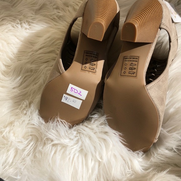 Tan booties - Picture 5 of 7